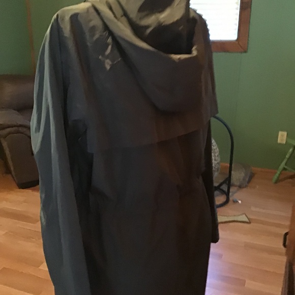 Hooded Raincoat Windbreaker Size 16-18 - Picture 7 of 10